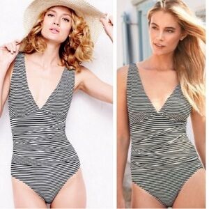 GARNET HILL Striped Black & White One Piece Ruched Tummy Control Swimsuit sz 14